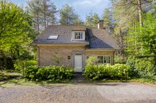 Palton troeven:- Drie slaapkamers- Bureau- Rustige ligging, nabij de Nederlandse grens- Instapklaar- Ruim perceel (ca 2.212 m²)- Volop privacyWelkom...