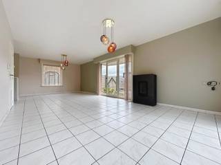 Ruim, energiezuinig appartement op een centrale locatie, bestaande uit een inkomhal met afzonderlijk toilet, een ruime en lichtrijke leefruimte...