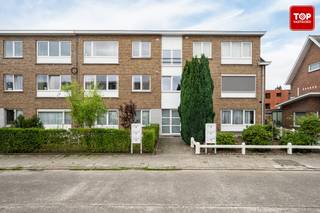 Dit instapklaar appartement met garage is gelegen in een rustige straat met dichtbij verschillende buurtwinkels en supermarkten. Verbinding met tram...