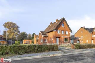 Ontdek deze open bebouwing aan de Brabantsebaan 49 in Scherpenheuvel-Zichem, gelegen op een gegeerde locatie dankzij de rustige ligging en de...