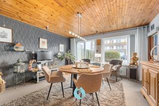 Dit gebouw is heel rustig gelegen in een woonwijk en bestaat uit 3 appartementen en 3 garages.Ideale opportuniteit voor investeerders omwille van...