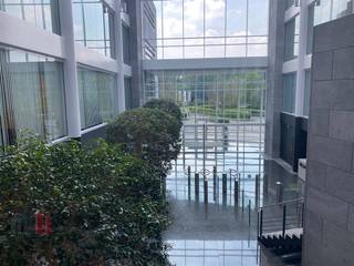 Fantastically located office space with a surface of 366 m² for rent at barely 280 m from the Ring exit 6 Vilvoorde and with direct access to the airport or Brussels. Also easily accessible by public transport, there are several bus stops in the vicinity. <br /><br />The modern offices are part of a high quality office building with a bright entrance hall with reception, private kitchenette, restaurant (ideal for (business) lunch), elevator, security, ... The building offers various possibilities due to its efficient layout of spaces suitable for individual offices as well as landscape offices.<br /><br />Ample parking near the building. Also other surfaces available.<br /><br />Contact PANORAMA for additional information, plans or a site visit 0477 09 00 09.<br /><br /> 