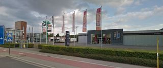 Handelseigendom te koop, gelegen op een baanlocatie in Zandhoven op een perceel van ca. 327 m² met veel passage en een grote voorgelegen...