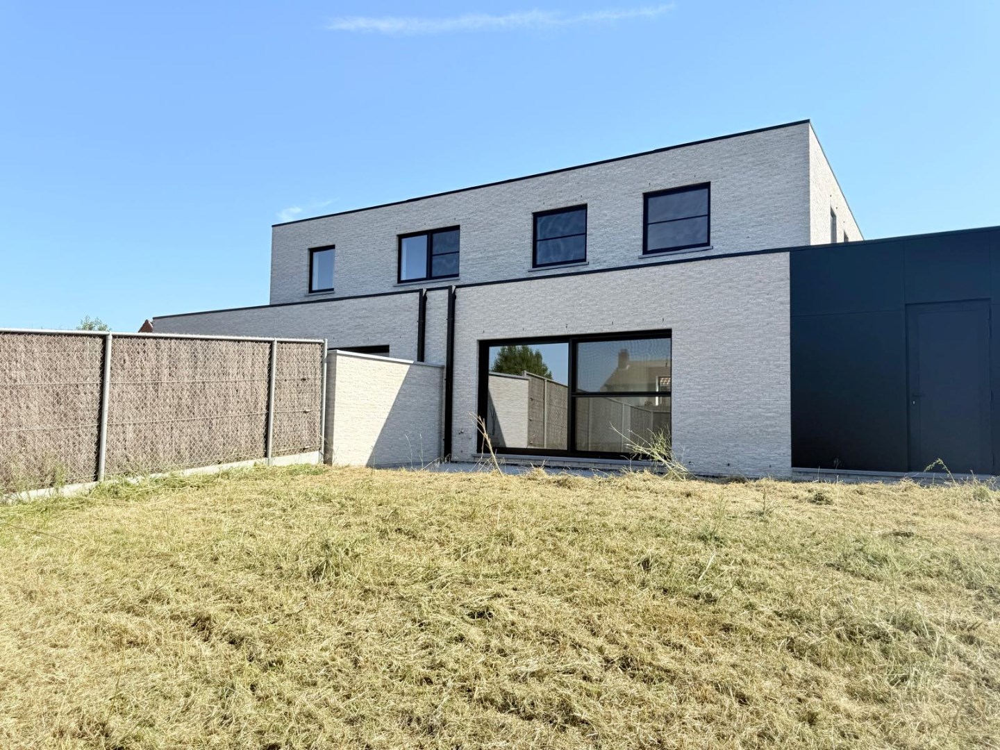 Instapklare nieuwbouwwoning in rustige recente woonwijk - foto 3