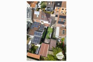 Deze ruime en veelzijdige halfopen woning op TOPLOCATIE combineert comfortabel wonen met tal van mogelijkheden. Het eigendom beschikt over...