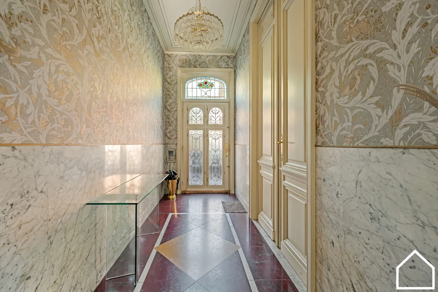 Statige herenwoning met 5 slaapkamers, ruime garage en zonnige tuin. Opp: 428m². - foto 5