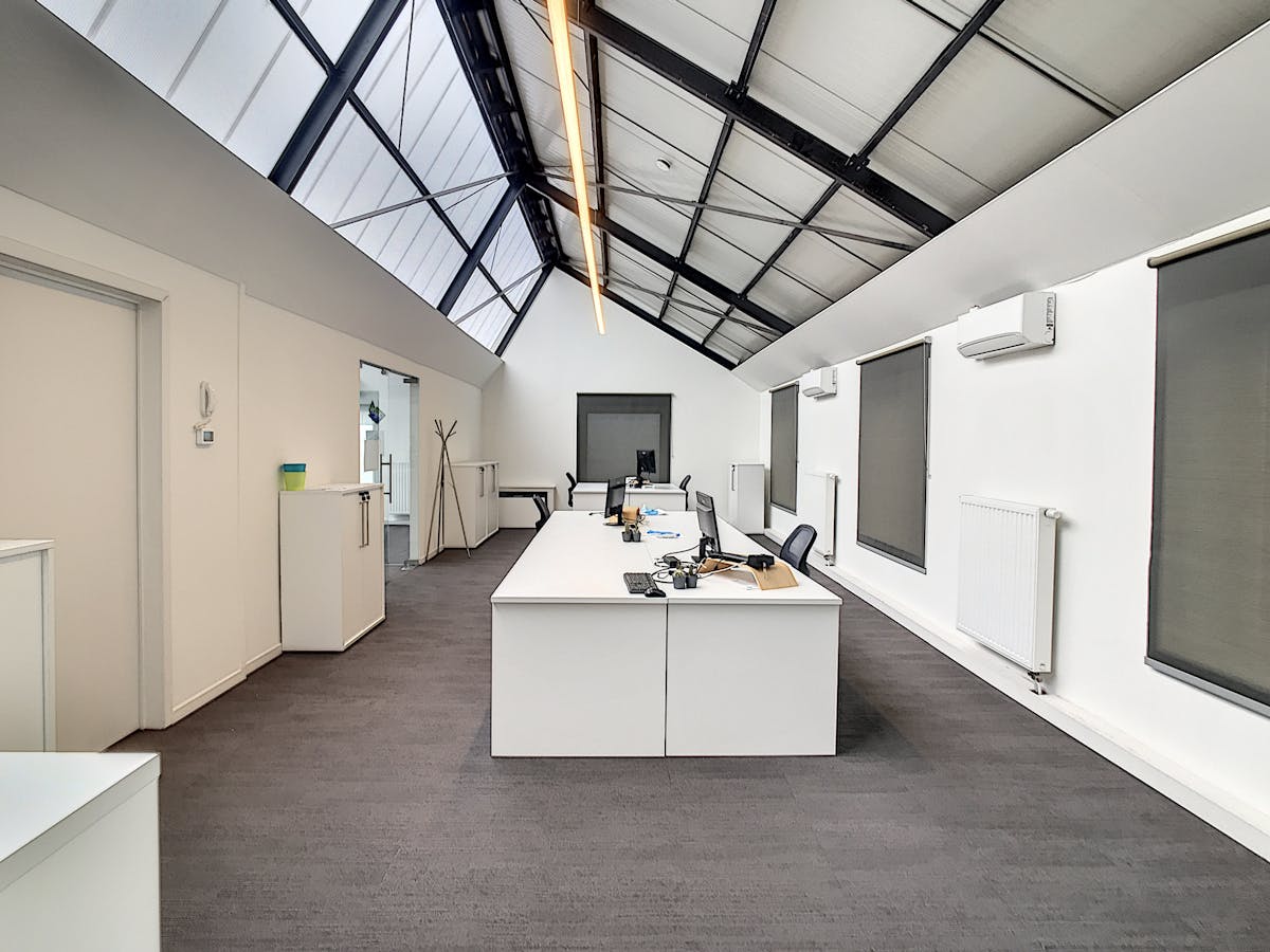 Kantoor van ca. 85m² met diensten in Intraxie te Rumbeke - foto 2