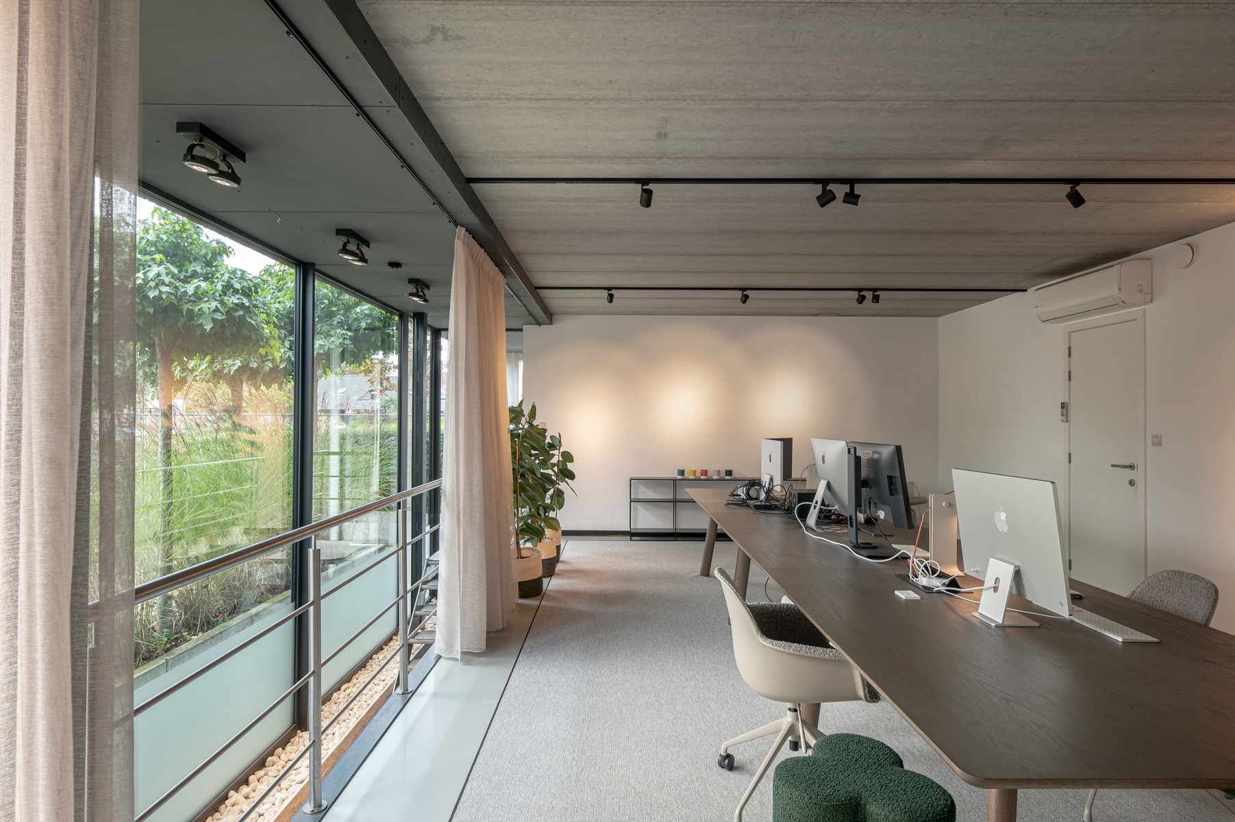 Handelsruimte vlakbij het centrum van Oelegem. - foto 5