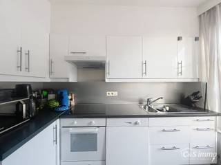 2 Slaapkamer appartement met terras (ca. 20m²) op de eerste verdieping in het centrum van St Job In't Goor. Lichtrijke woonkamer (ca. 44m²)...