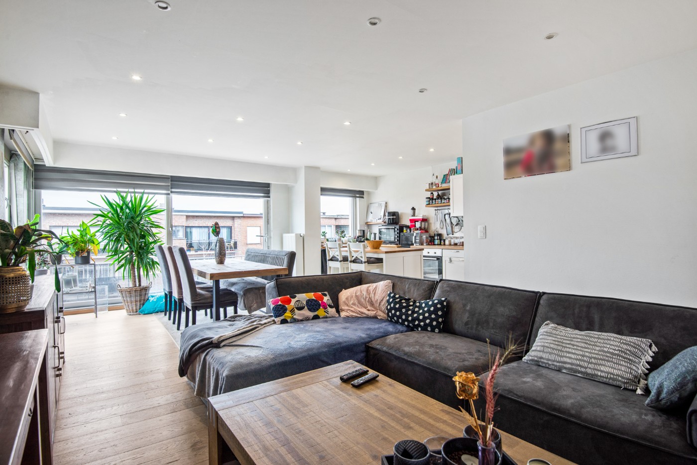 Tof, ruim app. op 2e verd. met 3 slpk. en garage - foto 2