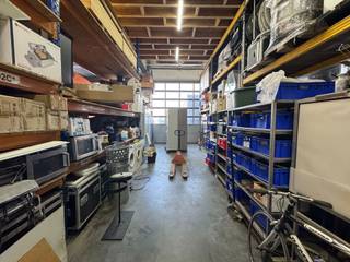 Opslagruimte te huur in Aalst, uitstekend gelegen in het Wijngaardveld. De opslagruimte beschikt over 4-6 meter vrije hoogte,...