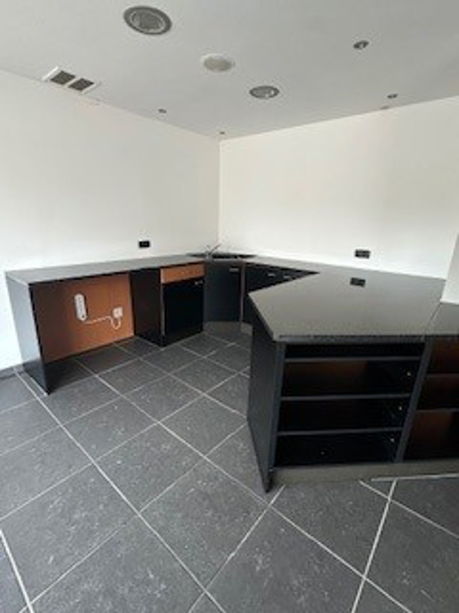 Gelijkvloerse handels- of kantoorruimte te huur! - foto 4