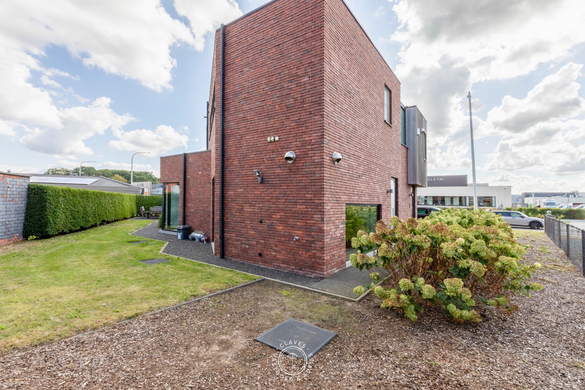 Modern kantoorgebouw met verhuurd appartement op uitstekende zichtlocatie in Belsele - foto 5