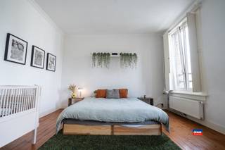 HOBOKEN | AUTHENTIEKE CHARMANTE HERENWONING MET VIER RUIME SLAAPKAMERS EN TUIN | EPC C |Indeling als volgt: inkomhal met toegang tot de kelder -...