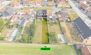 6% BTW MOGELIJKIn de Langemarkstraat, in een doodlopende wijk, op een boogscheut van het centrum van Zonnebeke vinden we deze prachtige,...