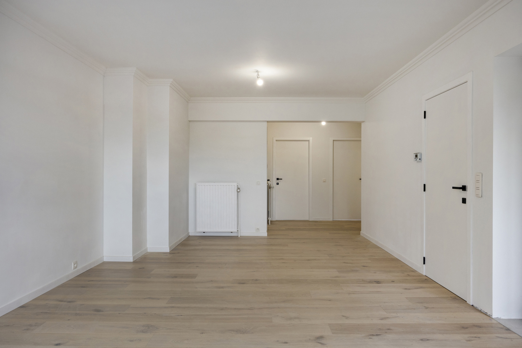 Luxueus gerenoveerd appartement met twee kamers en garage - foto 2