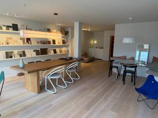 Kantoor/Winkel/handelsruimte van ca. 46 m² op parketPrivégedeelte en toilet van ca. 14 m² op beige tegelvloer, deels wandtegelsKelder van ca. 46 m²,...