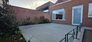 PLUSPUNTEN:+ Gelijkvloers+ Mooi terras+ Kleinschalige, rustige residentie+ Nabijheid winkels en openbaar vervoerALGEMEEN:Dit onlangs gerenoveerd...