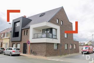 In het centrum van Poperinge vinden we dit recent gerenoveerde appartement op de tweede verdieping. Het ligt op wandelafstand van de Grote Markt en...