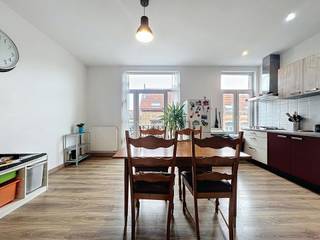 Duplexappartement met 2 slaapkamers te koop in Etterbeek – wijk Pont du GermoirGelegen in het hart van de zeer gegeerde wijk Pont du Germoir in...