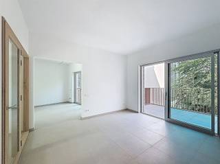 BEZOEK? Contacteer ons op het nummer 09.225.00.78. In een kleinschalige residentie met slechts vijf appartementen ontdek je dit energiezuinige en...