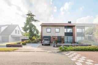 [[ DIT PAND NEEMT DEEL AAN DE ERA OPEN HUIZEN DAG OP 6/12 VAN 9:30 TOT 10:30 ]] Te koop: ruime halfopen woning in Stekene, gelegen aan de...