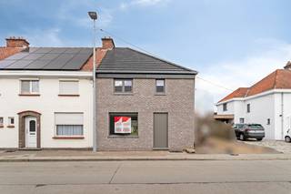📍 Nieuwenhovestraat 11, 8790 WaregemVraagprijs 399.000,00 euro!Geniet van hedendaags wooncomfort op een uiterst rustige en kindvriendelijke ligging...
