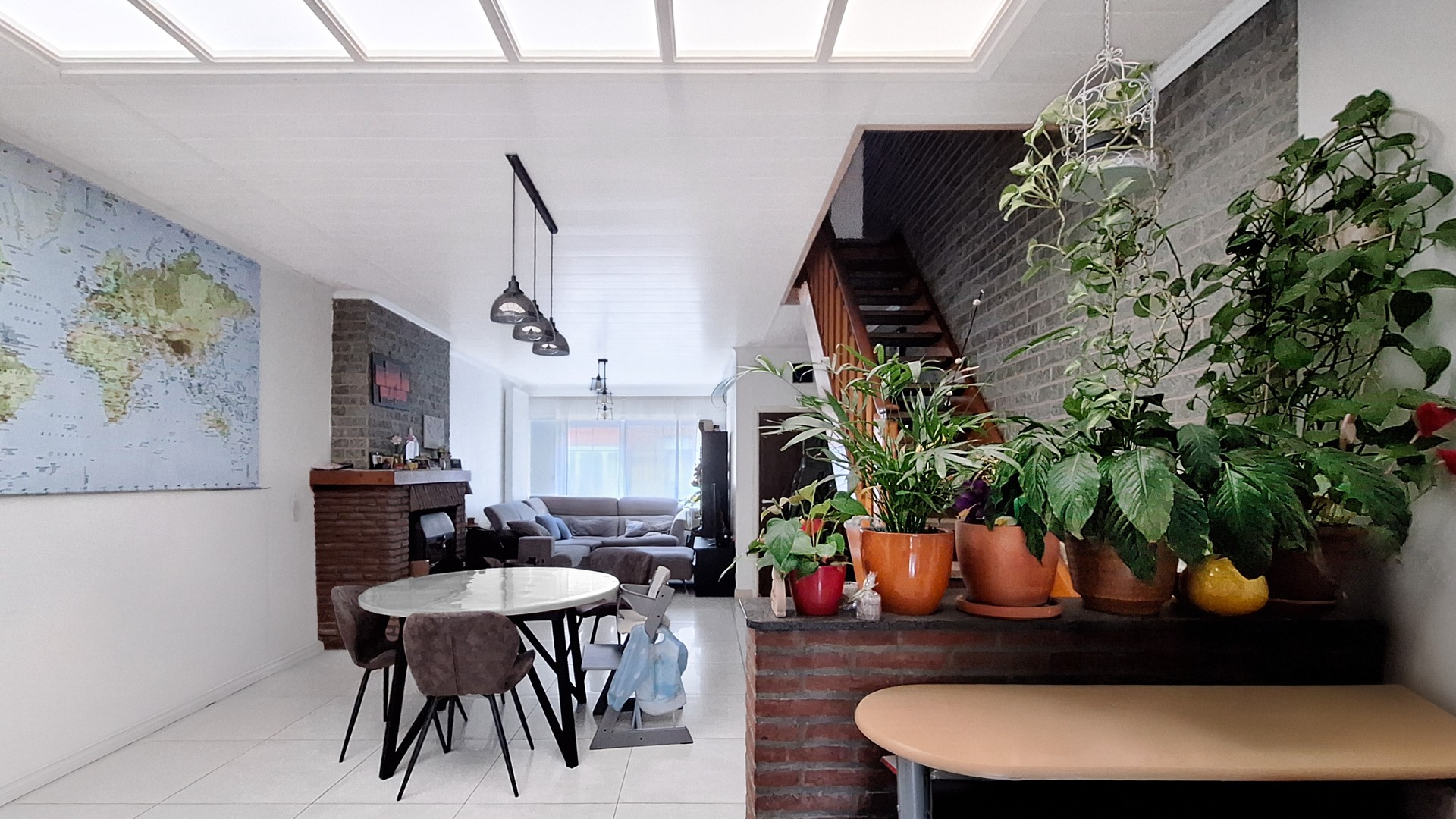 Gesloten bebouwing met 3 slaapkamers en tuin - foto 3