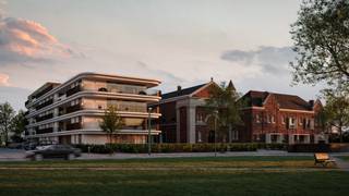 Dit nieuwbouwappartement, gelegen op de Karmellaan in het centrum van Leopoldsburg, biedt moderne en duurzame woonmogelijkheden. Het appartement bevindt zich op de tweede verdieping en met een bewoonbare oppervlakte van 87,2 m² is er voldoende ruimte om comfortabel te wonen.<br /><br />De open keuken, die naadloos overgaat in de eet- en zithoek, vormt het hart van het appartement. Deze ruimte is ideaal voor zowel dagelijks gebruik als voor het ontvangen van gasten. Vanuit de leefruimte is er directe toegang tot het zuidwestelijk georiënteerde terras van 16,3 m². Dit terras is perfect om te genieten van de namiddag- en avondzon, en biedt ruimte voor een gezellige zitplek. Dankzij de keuzemogelijkheid in afwerking van keuken, badkamer, vloeren en wanden, kan de ruimte volledig naar eigen smaak worden ingericht. Naast de keuken bevindt zich een handige berging, die voldoende opslagruimte biedt voor huishoudelijke apparatuur en extra voorraad.<br /><br />Het appartement beschikt over twee slaapkamers met oppervlaktes van respectievelijk 11,02 m² en 7,14 m². Beide slaapkamers bieden voldoende ruimte voor een dubbel bed en een kast. De grote ramen zorgen voor veel natuurlijk lichtinval. De badkamer, strategisch geplaatst tussen de slaapkamers, is voorzien van het nodige sanitair. <br /><br />De energie-efficiëntie van het appartement wordt gegarandeerd door de aanwezigheid van een warmtepomp, ventilatiesysteem D, zonnepanelen, vloerverwarming en actieve koeling. Dit resulteert niet alleen in een aangenaam binnenklimaat, maar ook in lage energiekosten.<br /><br />Het appartement is bereikbaar via een lift en biedt optioneel een ondergrondse staanplaats, met de mogelijkheid om een laadpunt voor elektrische voertuigen te installeren. Ook een kelderberging behoort tot de optionele extra's.<br /><br />Gelegen op een exclusieve locatie in het centrum van Leopoldsburg, bevindt het appartement zich op minder dan 500 meter van scholen, openbaar vervoer, winkels, restaurants en andere voorzieningen. Deze centrale ligging maakt het appartement bijzonder geschikt voor wie het comfort van modern wonen wil combineren met de nabijheid van stedelijke faciliteiten.<br /><br />Dit appartement is een ideale keuze voor wie op zoek is naar een instapklaar, energiezuinig en comfortabel woonoptie. Bel ons vandaag nog voor een afspraak voor een persoonlijke rondleiding en ontdek de mogelijkheden van deze unieke woongelegenheid.