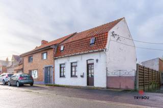 Op zoek naar een woning met potentieel én ruimte? Deze halfopen bebouwing bevindt zich op een uitgestrekt perceel van maar liefst 1422 m² en...