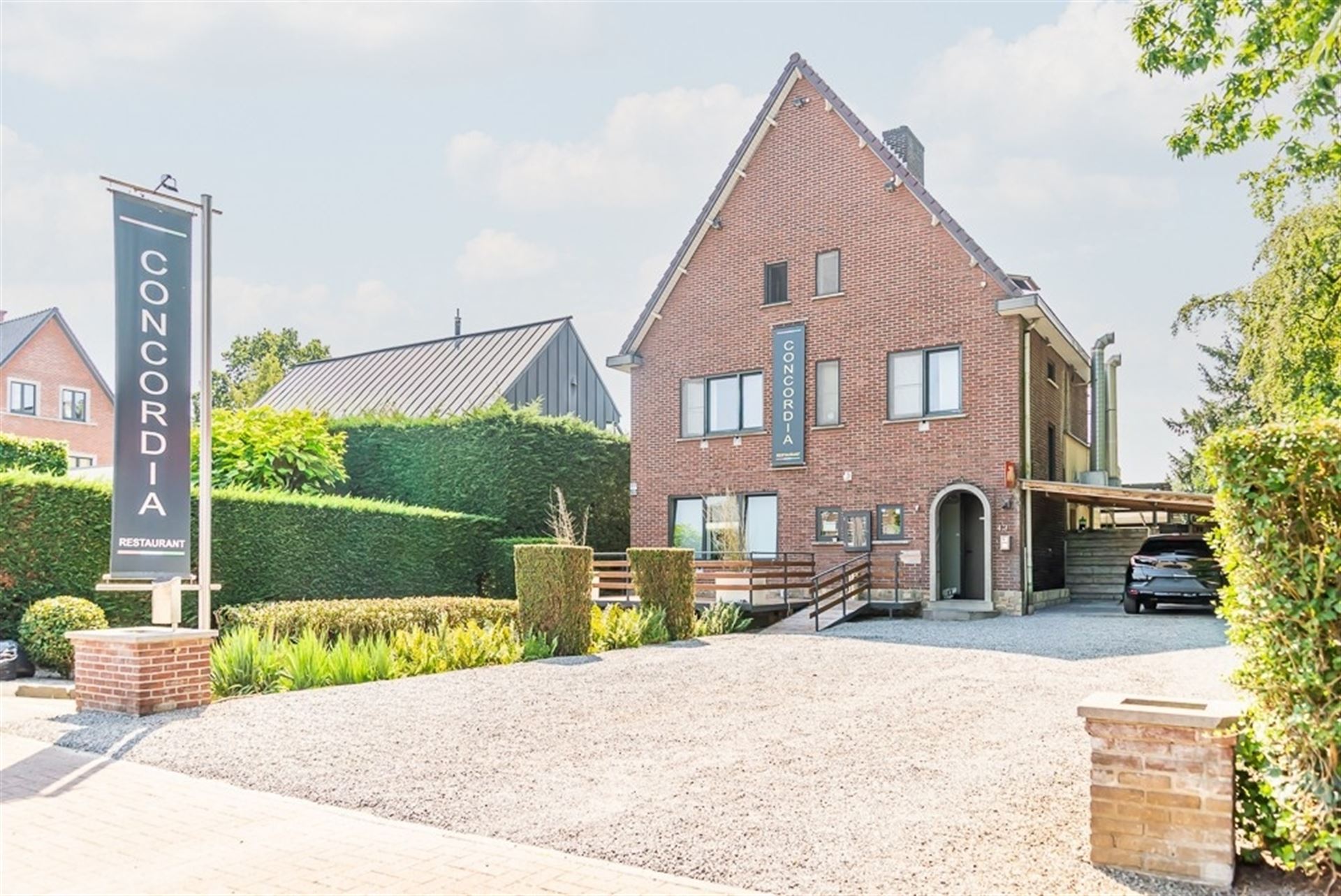 Commercial for sale in Maasmechelen with 4 bedrooms - photo 1