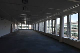 Moderne kantoren te huur in een mooi kantorenpark in Vilvoorde. Makkelijk bereikbaar met de wagen, op 2 minuten van de R0. Voldoende parking...