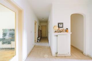 <p><span>GHENT CENTRUM - Spacious 3 bedroom apartment in the Miljoenenkwartier</span></p><p><span> </span></p><p><span>On the edge of the Paul de Smet de Naeyerpark and the Congreslaan, we find this spacious three bedroom apartment with authentic elements and enormous renovation potential.</span></p><p><span>Located on the second floor in the stylish Residence Atlantis, the living space enjoys a frontal view of the green heart of the Miljoenenkwartier - one of Ghent's most coveted neighborhoods.</span></p><p><span> </span></p><p><span>The main assets in a nutshell: </span></p><ul><li><span>Central location: Ghent-Sint-Pieters Station, stores, restaurants and downtown within walking distance</span></li><li><span>Residence with character and charisma</span></li><li><span>Opportunity with great potential</span></li><li><span>Three full bedrooms</span></li><li><span>South-west facing terrace at the rear</span></li><li><span>Spacious basement storage room</span></li><li><span>Possibility to purchase a garage box</span></li></ul><p><span> </span></p><p><span>Inside we find a spacious entrance hall with checkroom and two storage rooms, spacious living room with sitting area and authentic fireplace mantle, separate installed kitchen with storage room, three full bedroom with access to pleasant terrace, bathroom with bathtub and a very spacious storage room in the basement.</span></p><p><span> </span></p><p><span>Important:</span></p><p><span>Target price apartment: 475,000 EUR</span></p><p><span>Guide price garage box: 25,000 EUR</span></p><p><span>EPC: </span></p><p><span> </span></p>