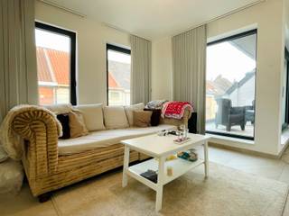 Dit recente en lichtrijke appartement is gelegen nabij de Grote Markt te Aalst met diverse winkels en openbaar vervoer in de nabijheid. Dankzij...