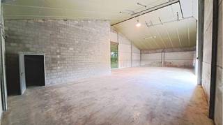 Landelijk gelegen OPSLAGPLAATS met een oppervlakte van 500 m² te huur in Uitkerke - Blankenberge.Elektriciteit & drijfkracht aanwezig !Voorschot...