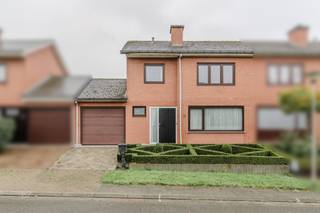 Gezellige woning met 3 slaapkamers, tuin en garage te koop in Ronse.Op zoek naar een instapklare woning met alle comfort? Deze gezinswoning biedt...