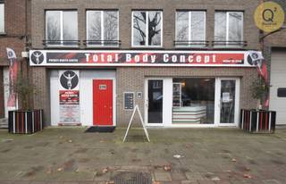 Gunstig gelegen magazijn met bureel op de grens Deurne/Borsbeek. Aan de rechtse zijde is er een bureel/winkel dat verbonden kan worden met het...