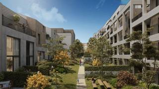 <p>Dit energiezuinig nieuwbouwappartement maakt deel uit van het prestigieuze woonproject Burenberg. Een nieuwe ontwikkeling in Leuven met verschillende troeven zoals de rustige groene omgeving, de nabijheid van invalswegen en bovenal gelegen op wandelafstand van Leuven centrum! <br /><br />In dit gelijkvloers appartement gaan hedendaags comfort en een praktische indeling hand in hand. Het appartement is instapklaar, bevat de nieuwste technieken en werd afgewerkt met kwalitatieve materialen.<br /><br />Het pronkstuk van het appartement is de lichtrijke leefruimte met open keuken. De vele ramen laten het licht heerlijk binnenvallen. Het grote schuifraam geeft toegang tot het grote overdekte terras met aansluitend een aangelegde gemeenschappelijke tuin. De keuken met kookeiland is volledig geïnstalleerd en doordacht afgewerkt met warme materialen. Naast de keuken bevindt zich een berging met aansluiting voor een wasmachine.<br /><br />De centrale gang geeft verder toegang tot alle andere ruimtes in het appartement. Naast de 2 volwaardige slaapkamers is er een apart toilet en een badkamer met zowel bad als douche. Ook hier wordt comfort gecombineerd met aantrekkelijke materiaalkeuzes en fijne details zoals indirecte verlichting.<br /><br />Bovenop het appartement is er een ondergrondse autostaanplaats bereikbaar via de Goudsbloemstraat. Vanuit de ondergrondse parking kan je met de lift rechtstreeks het gebouw van het appartement bereiken, een gemeenschappelijke fietsenstalling én een private berging. De autostaanplaats is bij te huren aan €100. <br /><br />Kortom, dit appartement vinkt alles af voor wie op zoek is naar fijne plek waar kwalitatief wonen gecombineerd wordt met een centrale maar rustige ligging. <br /><br />Onmiddellijk beschikbaar.<br />Huurprijs: €1450/maand + €100/maand (autostaanplaats) + €100/maand gemeenschappelijke kosten.</p>
