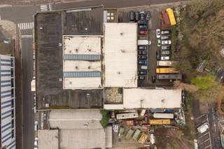 De Deurnebrug die kennen wij Antwerpenaren natuurlijk beter als de Brug van den Azijn. Net daar aan die strategische as waar water en wegen...