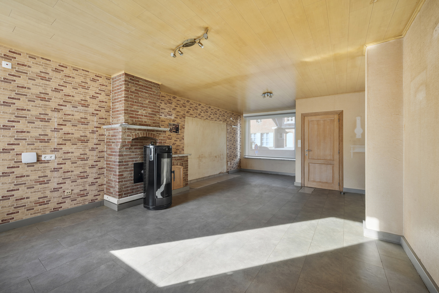 Op te frissen woning (4 slpks) met garage en tuin - foto 4