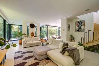 <p><span>Interesse of vragen? Neem gerust contact op met Dimitry Van Hinsbergh via dimitry@copandi.be of via +32 493 37 27 43.<br /><br /></span>Welkom in een unieke villa waar design, comfort en natuur samenkomen. Deze moderne woning uit 2018 ligt op een uitzonderlijk perceel van 2.154 m² in het gegeerde Schotenhof, midden in het groen op de grens van Schoten en Schilde. Hier woon je in volledige privacy, omgeven door bomen, met alle luxe en comfort die je je kan wensen.<br /><br />Het strakke lijnenspel, de hoge plafonds en de enorme raampartijen tot op de vloer zorgen voor een spectaculaire woonbeleving. Overal in huis geniet je van licht en ruimte, terwijl de natuur letterlijk binnenstroomt. <br />De leefruimte vormt het hart van de woning en loopt vloeiend over in de stijlvolle, maatwerkkeuken en de gezellige veranda met uitzicht op de tuin.<br /><br />De villa beschikt over drie ruime slaapkamers. De master suite is een echte droom: een eigen balkon, een royale dressing en een ensuite badkamer met jacuzzi, dubbele wastafel en luxueuze inloopdouche. <br /><br />De andere kamers delen een moderne badkamer met infrarooddouche, jets en radio. Ook aan praktische ruimtes ontbreekt het niet: een kantoor, aparte wasplaats en technische ruimte maken het geheel compleet.<br /><br />De tuin is een oase van rust. Met drie loungeplekken, een vijver met fontein, een groot terras en een volledig aangelegde tuin geniet je hier elk seizoen van de buitenlucht. Twee overdekte staanplaatsen en een tuinhuis achteraan het perceel zorgen voor extra comfort.<br /><br />Duurzaamheid en luxe gaan hier hand in hand. Dankzij zonnepanelen, geothermische warmtepomp, driedubbele beglazing en uitstekende isolatie behaalt deze villa een bijna-energieneutrale score (EPC E6). Slimme technologie tilt het wooncomfort naar een hoger niveau: van smart lighting en een slim slot tot een high-end audiosysteem met 11 ingebouwde speakers, een whirlpoolbad, een infrarood douche-sauna en ultrasnel internet.<br /><br />De ligging maakt dit huis compleet: rustig en residentieel, met enkel natuur rondom je, en toch dichtbij de stad. Sport en ontspanning vind je op wandelafstand met een fitness- en tennisclub, en in amper 30 minuten sta je in hartje Antwerpen.<br /><br />Dit is meer dan een woning. Het is een levensstijl, waar rust, luxe en natuur perfect in balans samenkomen.<br /><span><br />✅ BEN-woning<br />✅ Japanse toilets<br />✅ Strakke architectuur<br />✅ Energetische toptroeven<br />✅ Rustige groene omgeving<br /></span></p>