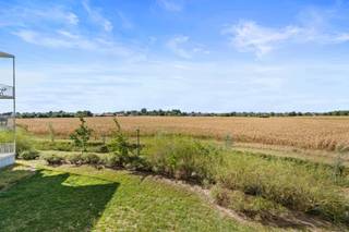 Zuidgericht terras.<br /><br />Lichtrijke leefruimte met stijlvolle parketvloer.<br /><br />Ondergrondse autostaanplaats, grote berging en fietsenruimte.<br /><br />Gelegen in een recente en goed georganiseerde residentie.