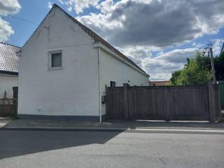Charmante, instapklare driegevelwoning met ruime tuin in rustige woonwijkGelegen in een rustige en aangename buurt, bevindt deze...