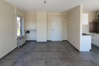 <p><span>Appartement rez de chaussé rénové avec jardin.</span></p><p><span>Comprenant:-1: garage & cave.</span></p><p><span>Rez-de-chaussée: hall d'entrée, séjour avec cuisine équipée, salle de bains, 1 chambre (14,5m²), bureau/chambre d'enfant (6m²), terrasse avec jardin Sud-Ouest.</span></p><p><span>Les charges demandées concernent l'entretien du jardin , haie et la chaudière de chauffage central.</span></p><p><span>disponible a partir du 01/09/2026. Convient pour max 2 pers !</span></p><p><span> </span></p><p><span> </span></p>
