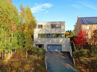 Te koop: moderne open bebouwing in het centrum van Sterrebeek, op wandelafstand van scholen, openbaar vervoer en invalswegen.Deze stijlvolle villa...