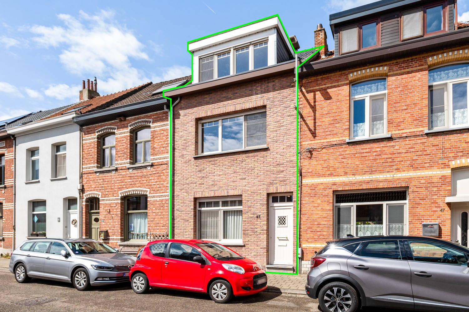 Instapklare gezinswoning met 3 en mogelijks 4 slaapkamers, tuin en terras op een rustige ligging te Wijnegem. - foto 1