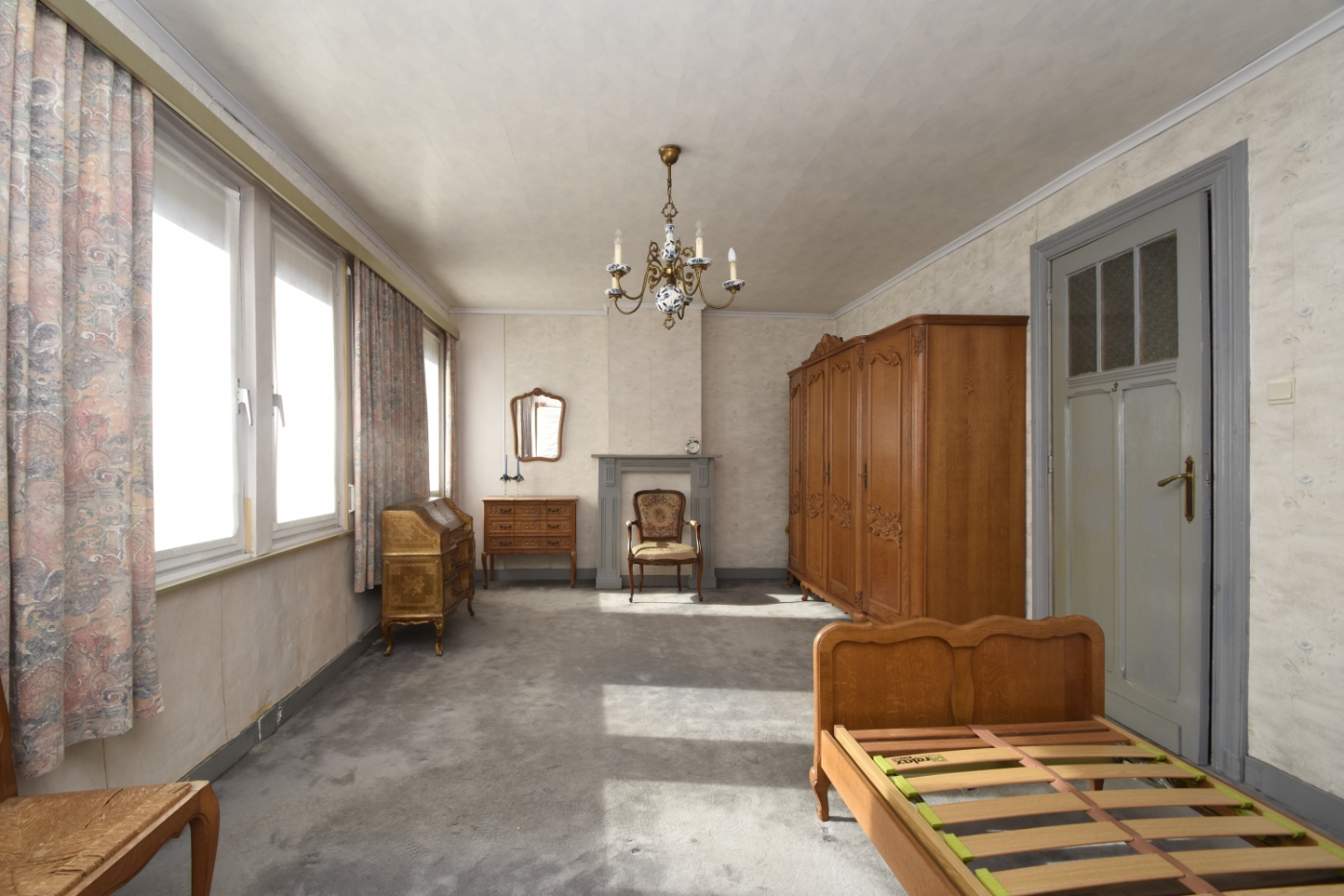 Te renoveren gezinswoning met grote tuin en achteruitweg in hartje Kruibeke - foto 3