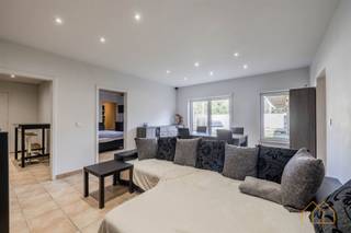 Welkom in deze uniek gelegen woning in Olen! Met een bewoonbare oppervlakte van 90 m², op een perceel van 248 m² is het ideaal als woonst...