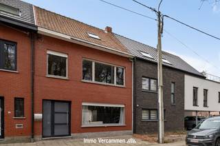 Verrassend ruime gezinswoning met 5 slaapkamers, gunstig gelegen in een landelijke omgeving te Sint-Katelijne-Waver (nabij Mechelen). Deze knappe...