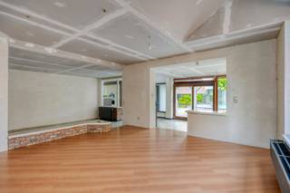 Deze open bebouwing is gelegen in het rustige Dessel-Witgoor en werd gebouwd in 1988 op een perceel van 828 m².Via de inkomhal, met gastentoilet, kom...